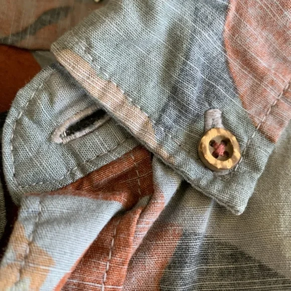 Vissla Short Sleeve Men's Button Down Shirt Size Large, Fits like a medium - Picture 6 of 12